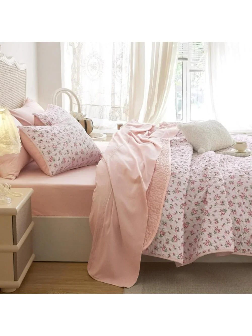 Floral Quilt Set - Cottagecore Shabby Chic Reversible Bedspread, Pink King Size